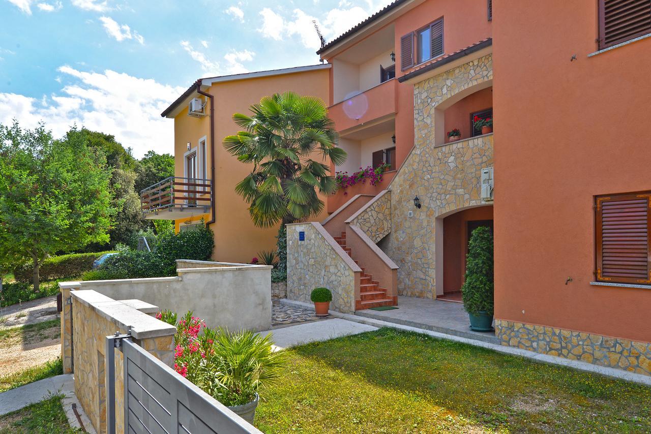 Apartment Puzar 295 Stinjan Exterior photo